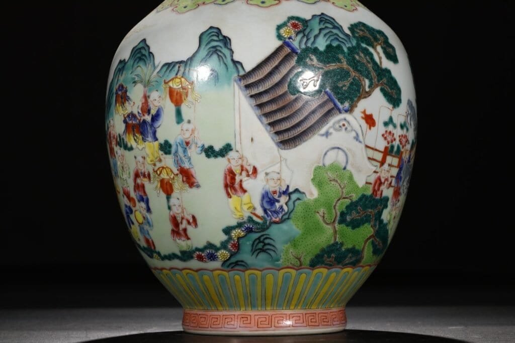 Qing Dynasty Qianlong Greenland pastel double-eared bottle