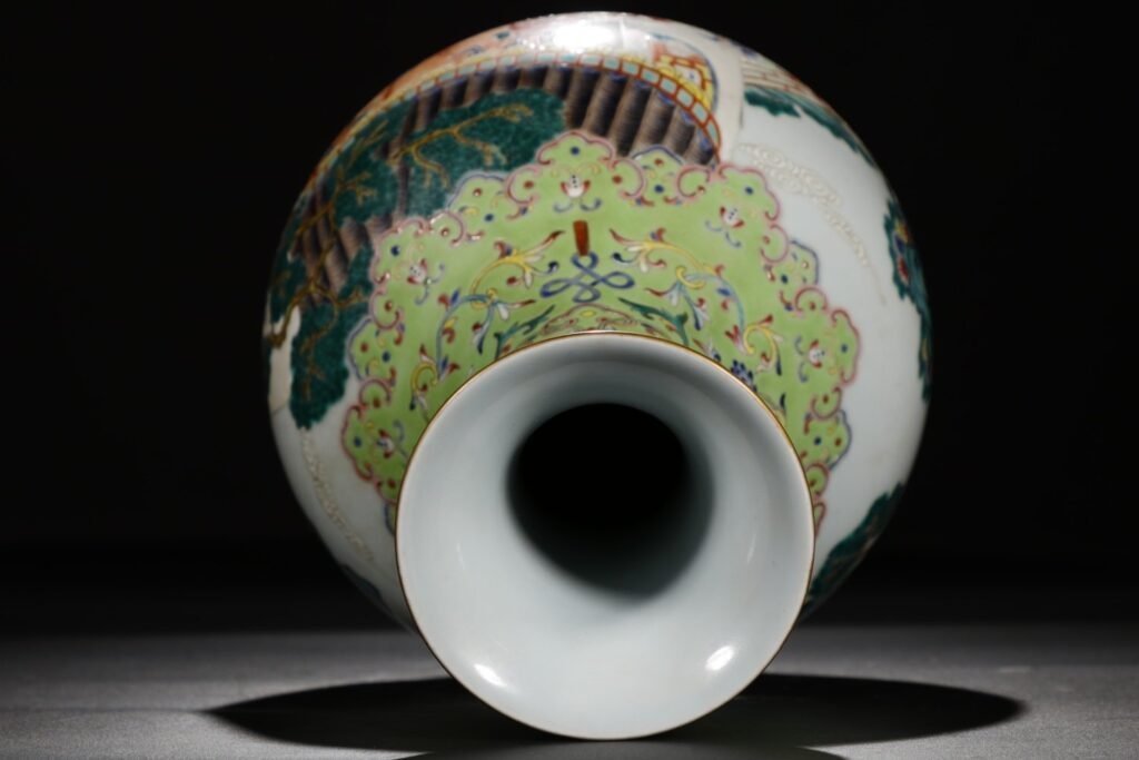 Qing Dynasty Qianlong Greenland pastel double-eared bottle