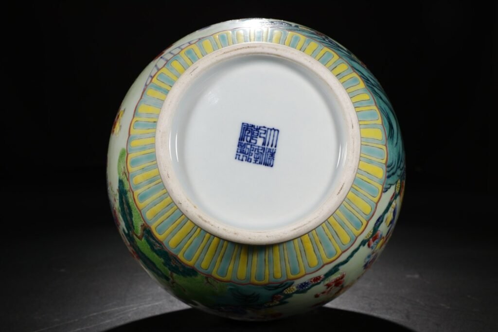 Qing Dynasty Qianlong Greenland pastel double-eared bottle