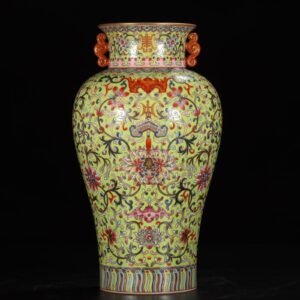 Qing Dynasty Qianlong pastel-yellow ground lotus lotus amphora
