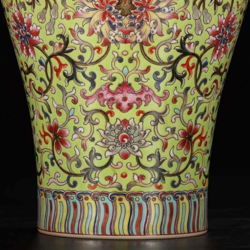 Qing Dynasty Qianlong pastel-yellow ground lotus lotus amphora