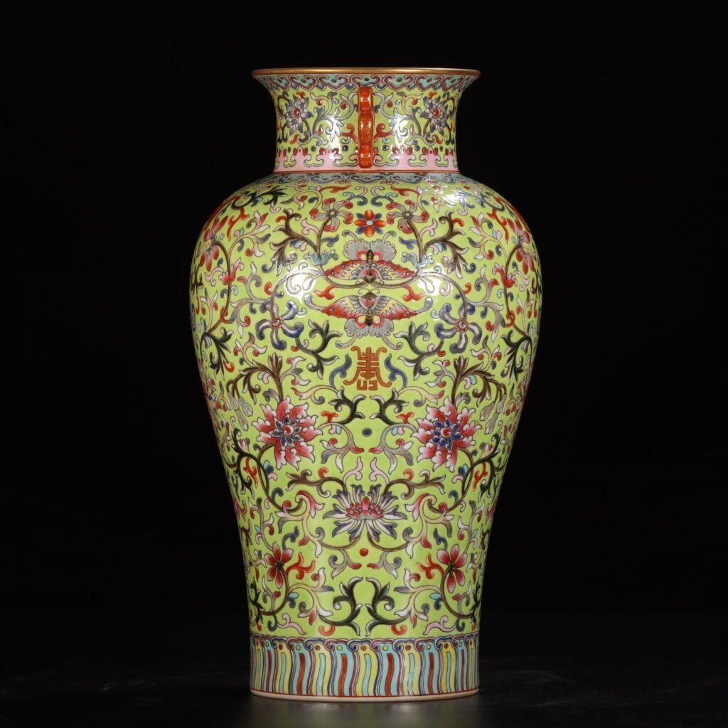 Qing Dynasty Qianlong pastel-yellow ground lotus lotus amphora