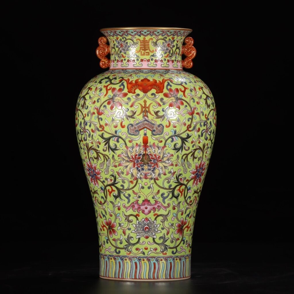 Qing Dynasty Qianlong pastel-yellow ground lotus lotus amphora
