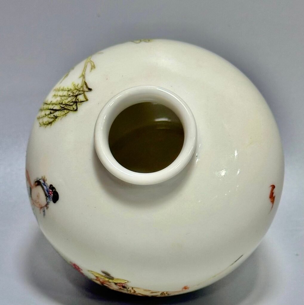 Qing Dynasty Yongzheng small pastel pot with character
