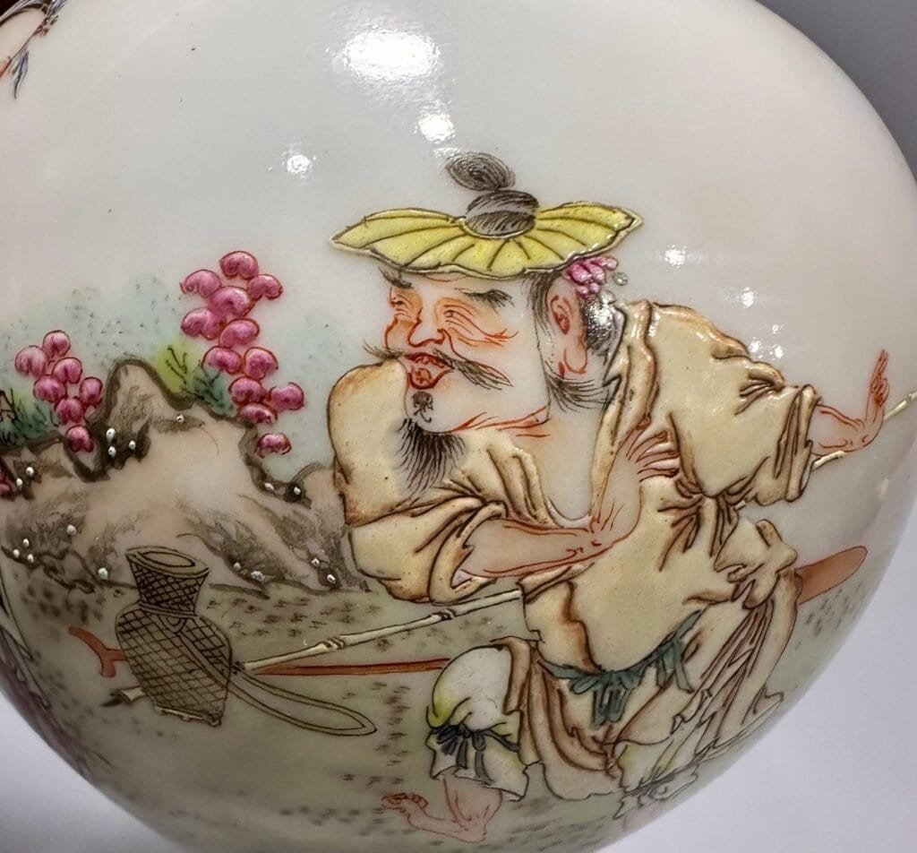 Qing Dynasty Yongzheng small pastel pot with character
