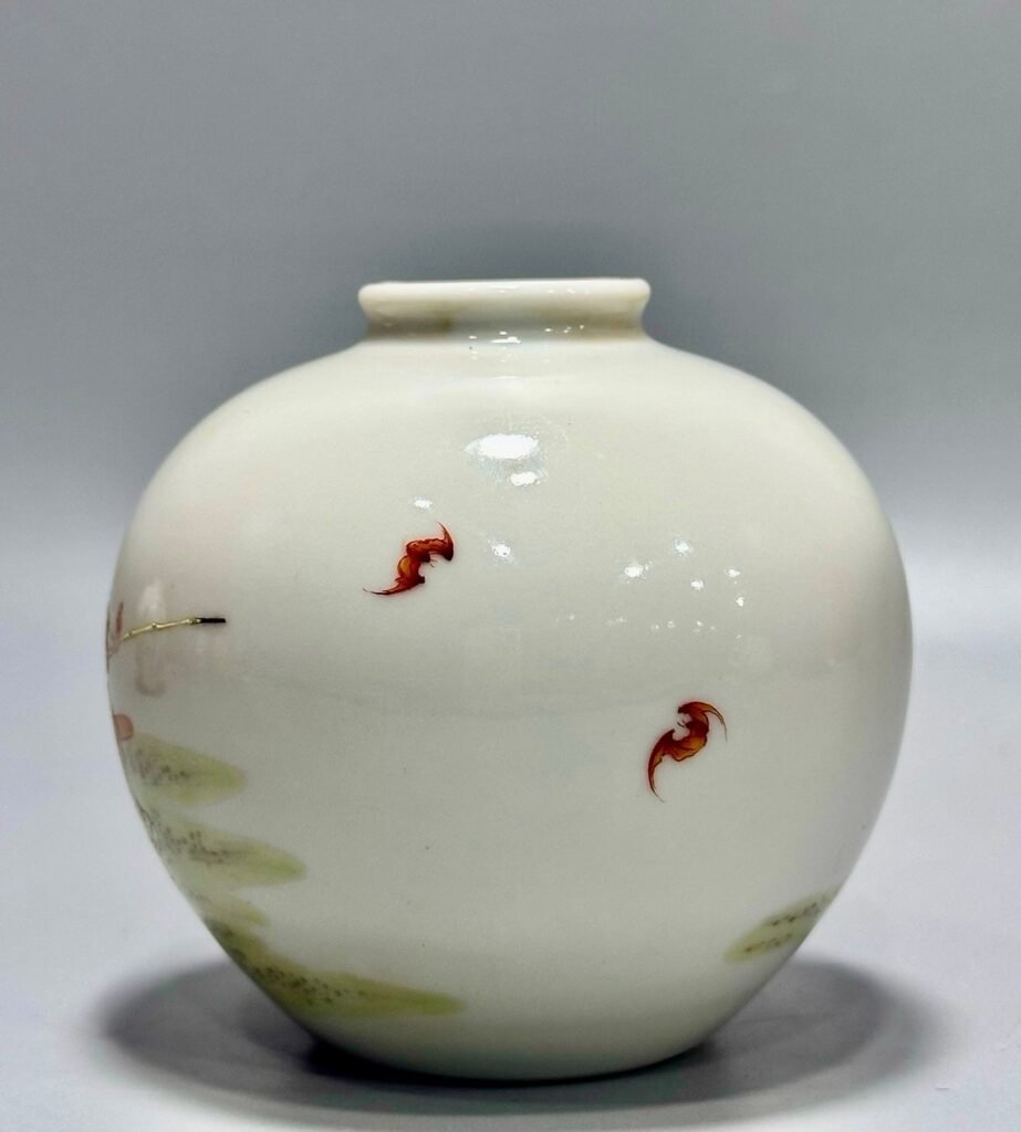Qing Dynasty Yongzheng small pastel pot with character