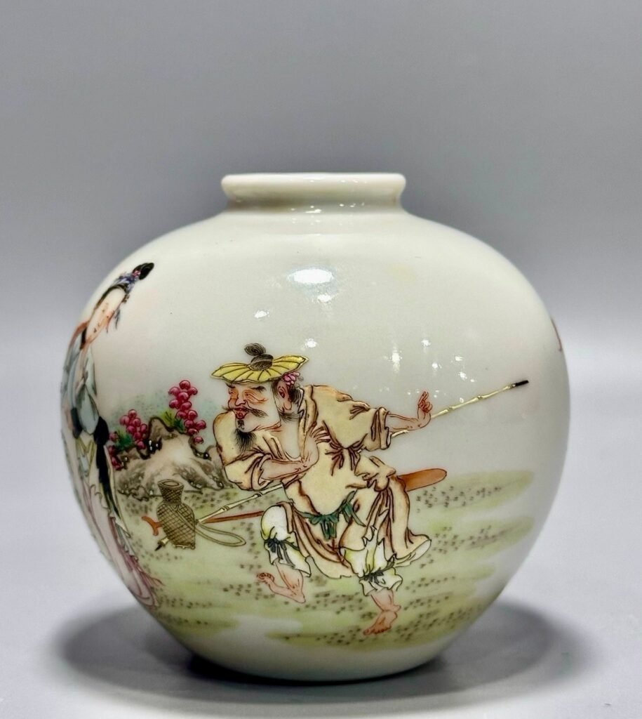 Qing Dynasty Yongzheng small pastel pot with character