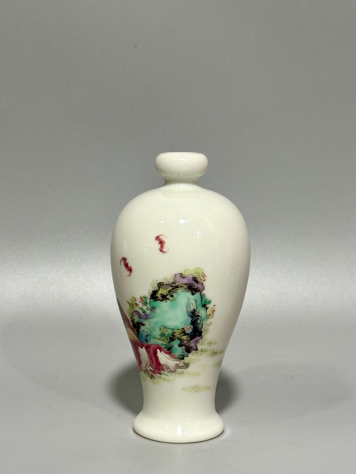 Qing Dynasty Yongzheng pastel plum vase
