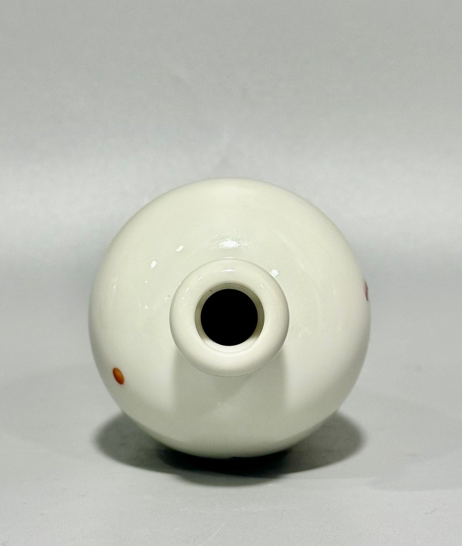 Qing Dynasty Yongzheng pastel plum vase