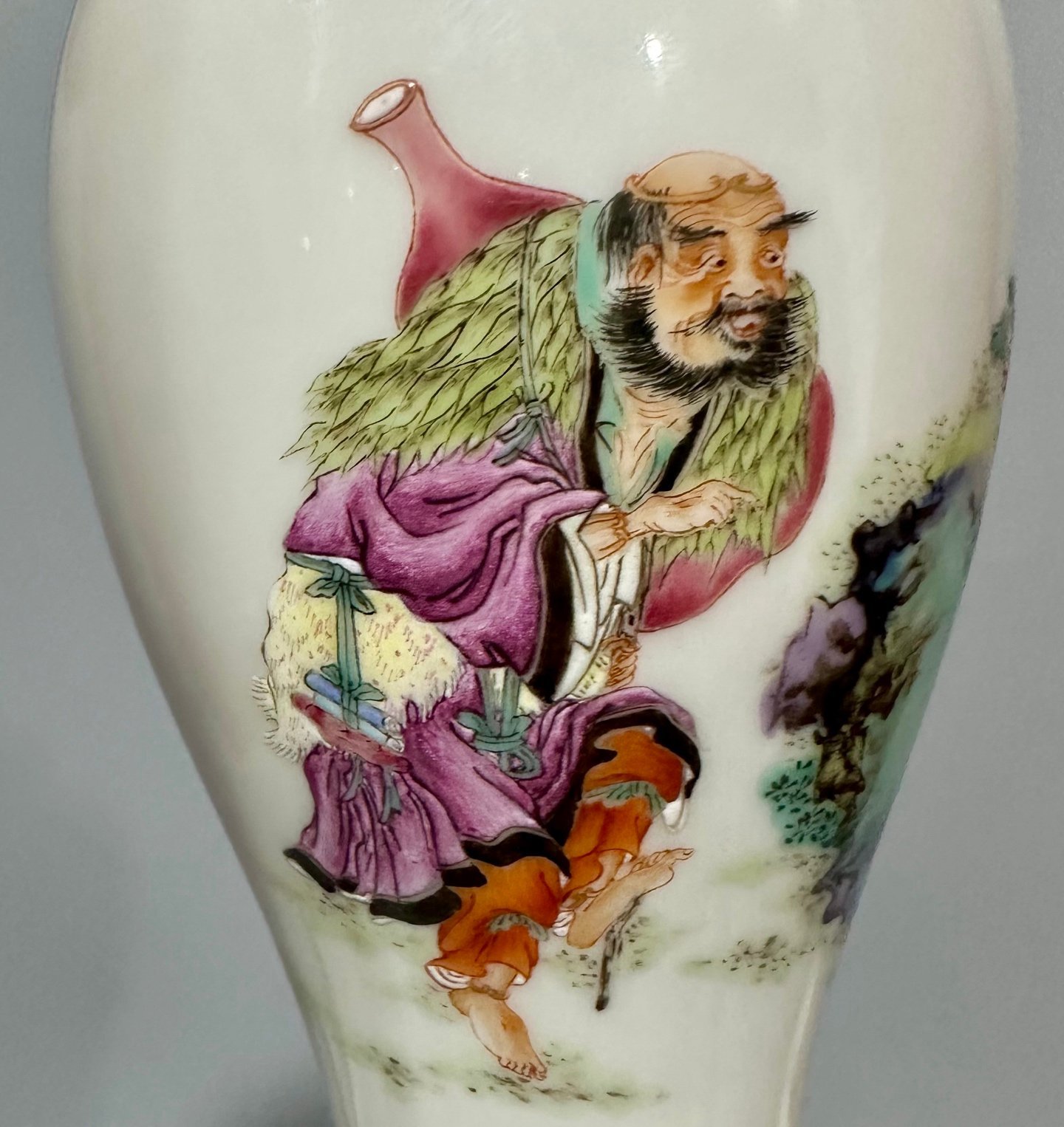 Qing Dynasty Yongzheng pastel plum vase