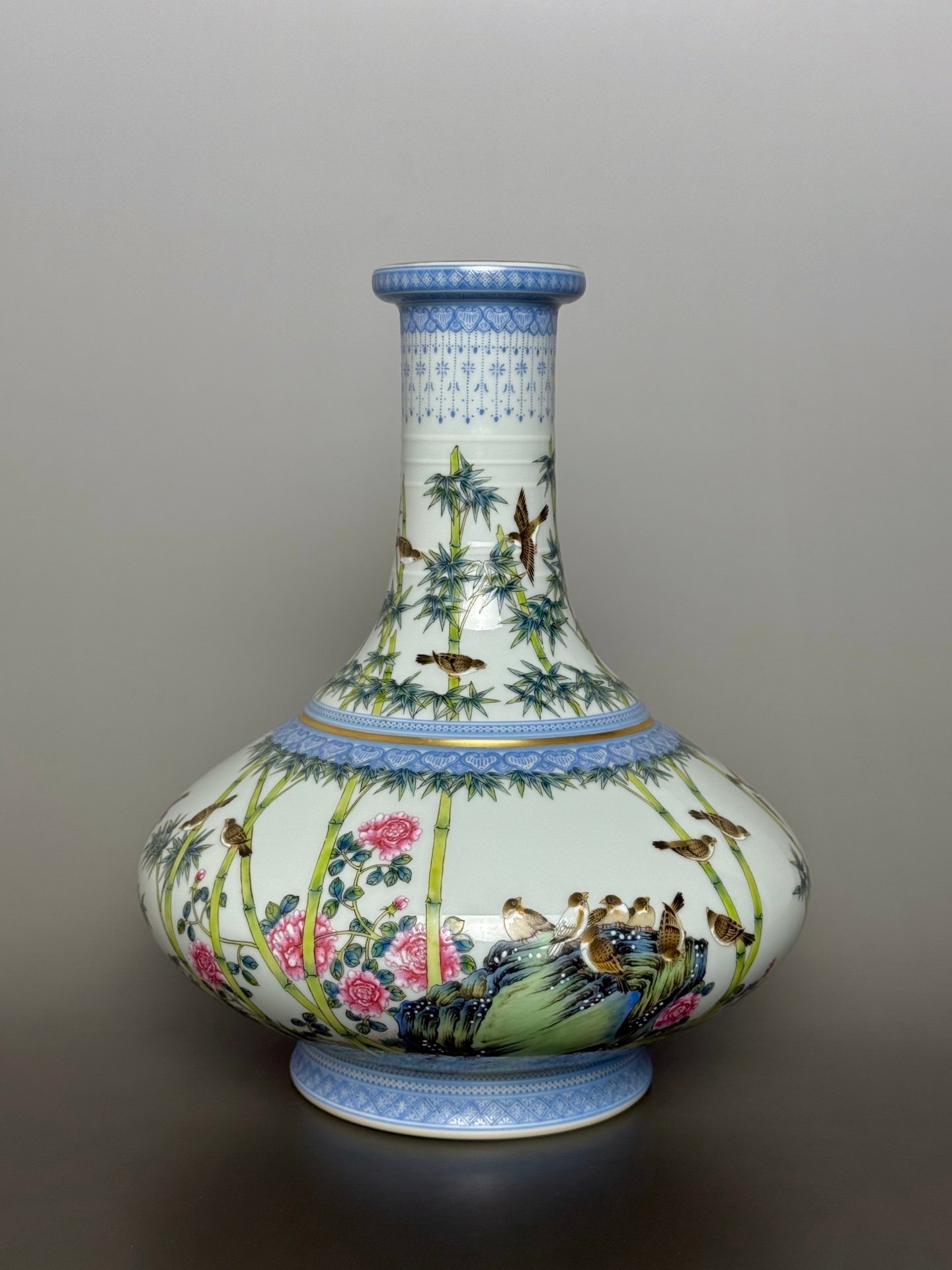 Qing Dynasty Yongzheng gold-plated vase