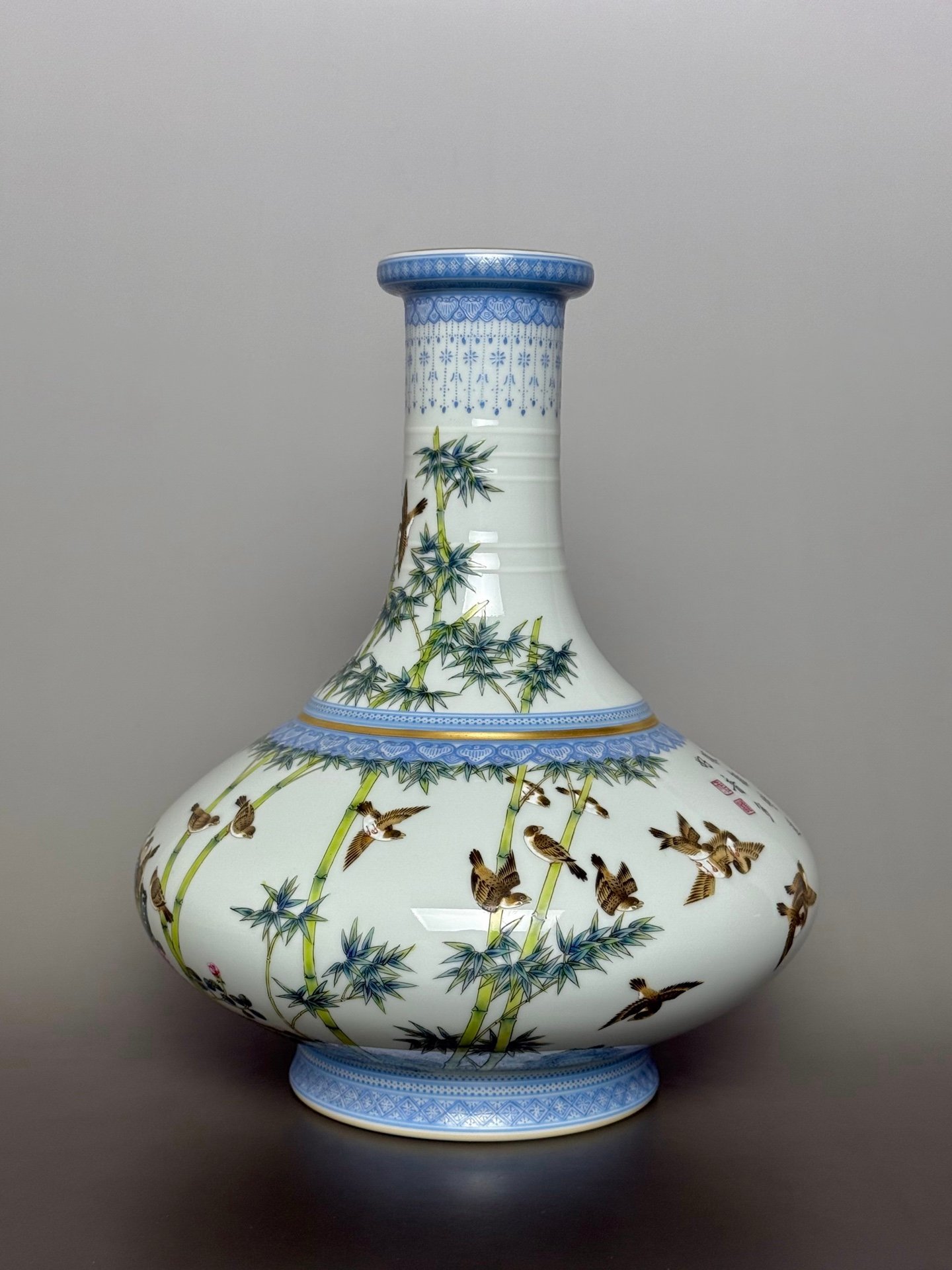 Qing Dynasty Yongzheng gold-plated vase
