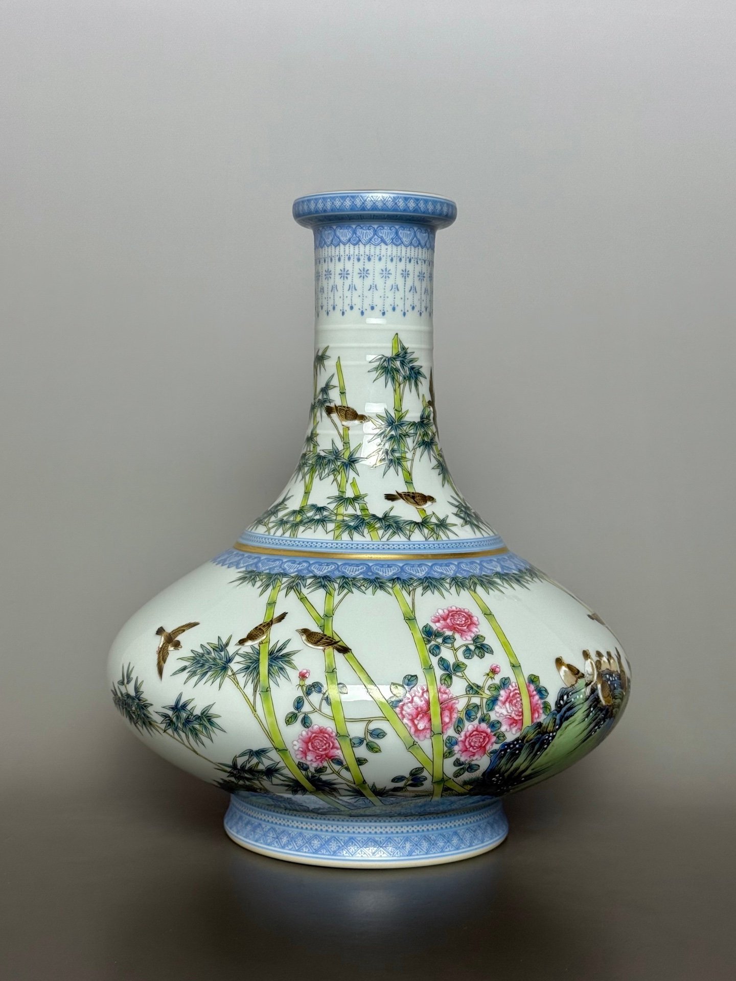 Qing Dynasty Yongzheng gold-plated vase