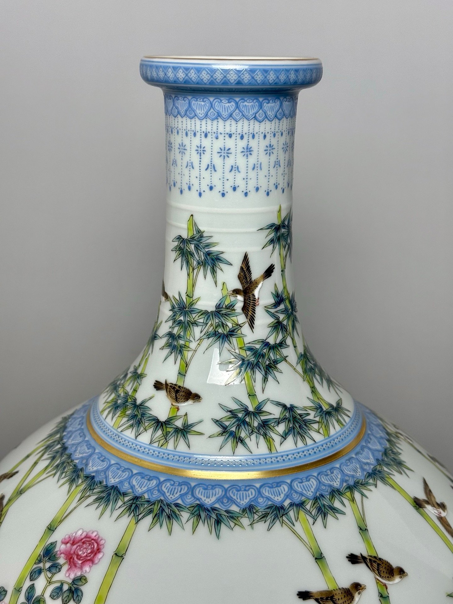 Qing Dynasty Yongzheng gold-plated vase
