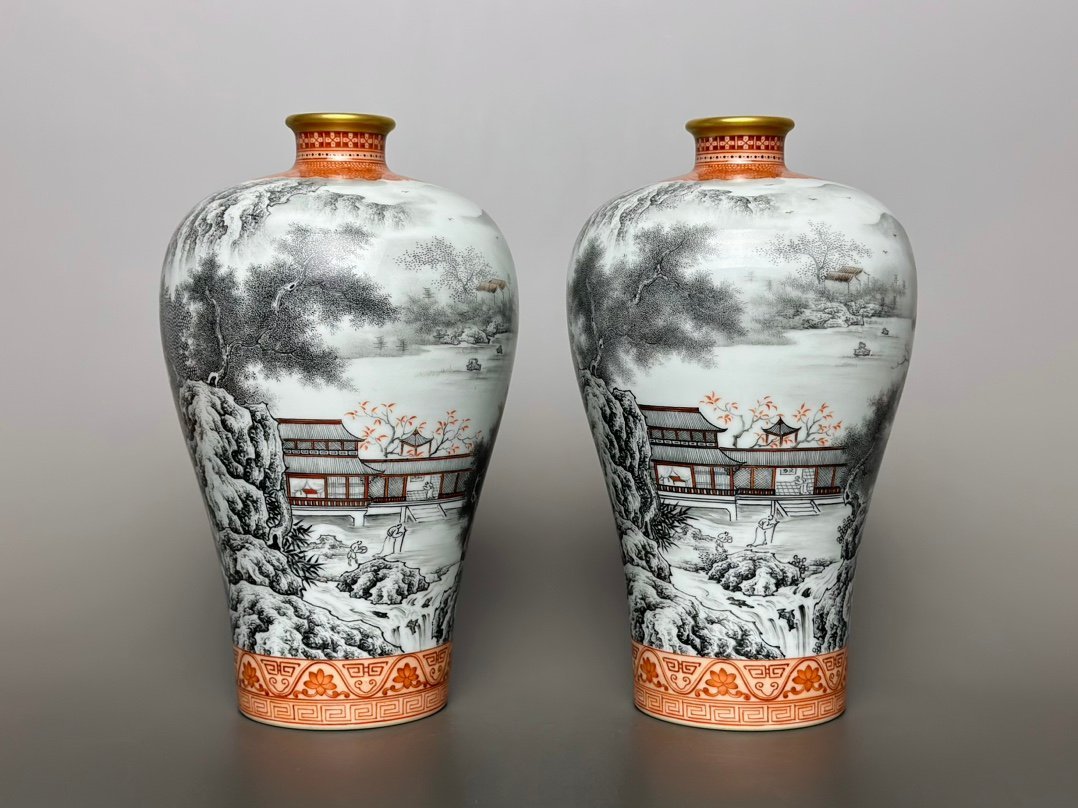 Qing Dynasty Yongzheng alum red and gold border plum vase