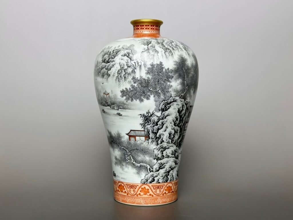 Qing Dynasty Yongzheng alum red and gold border plum vase