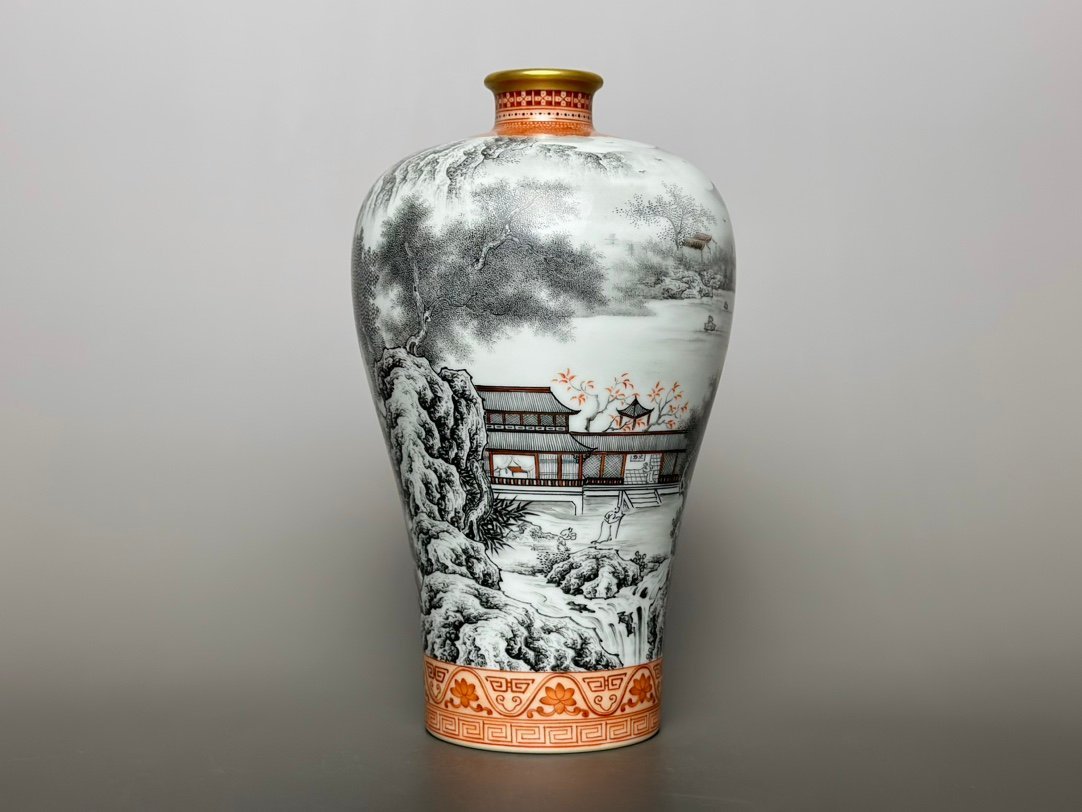 Qing Dynasty Yongzheng alum red and gold border plum vase