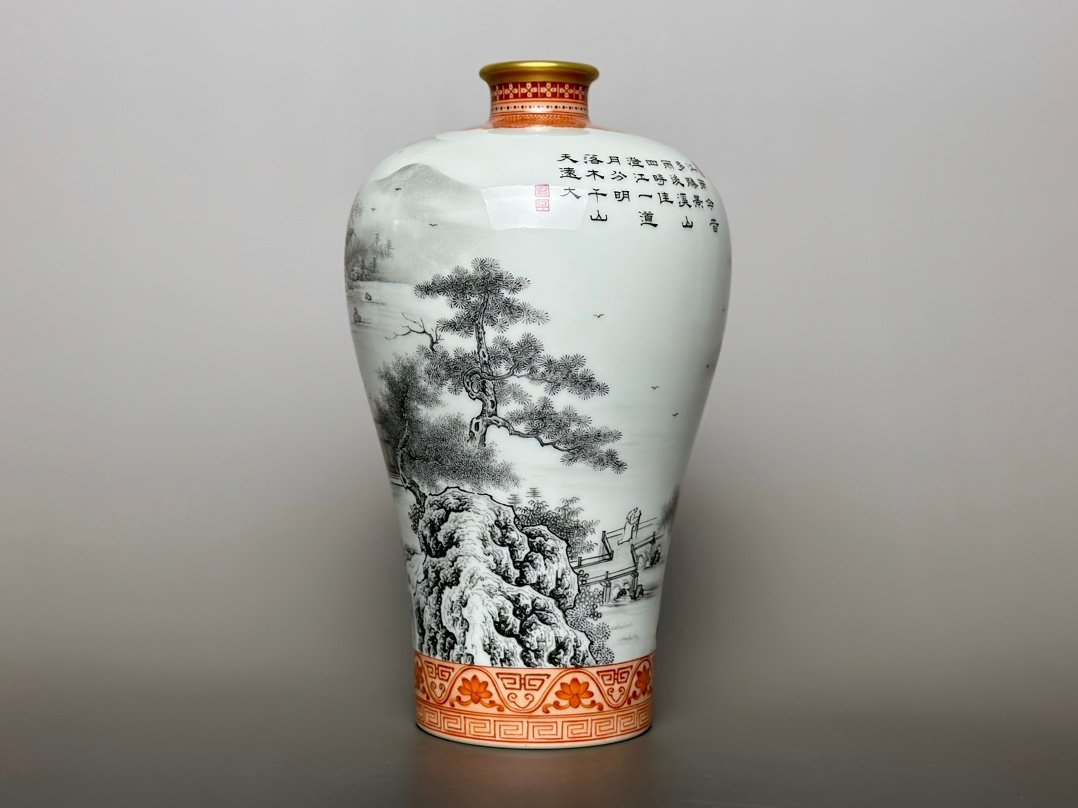 Qing Dynasty Yongzheng alum red and gold border plum vase