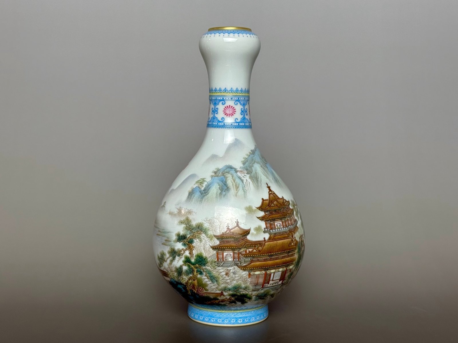 Qing Dynasty Yongzheng emerald greens on the edges poems about landscapes garlic bottle