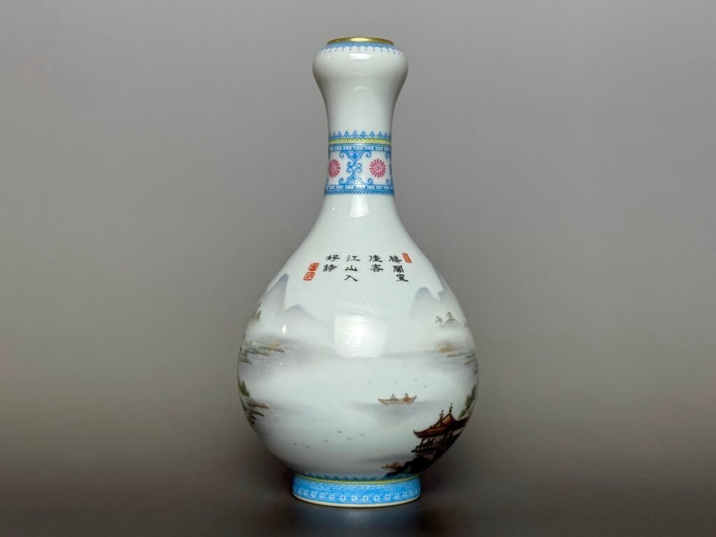 Qing Dynasty Yongzheng emerald greens on the edges poems about landscapes garlic bottle