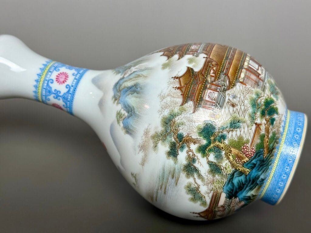 Qing Dynasty Yongzheng emerald greens on the edges poems about landscapes garlic bottle