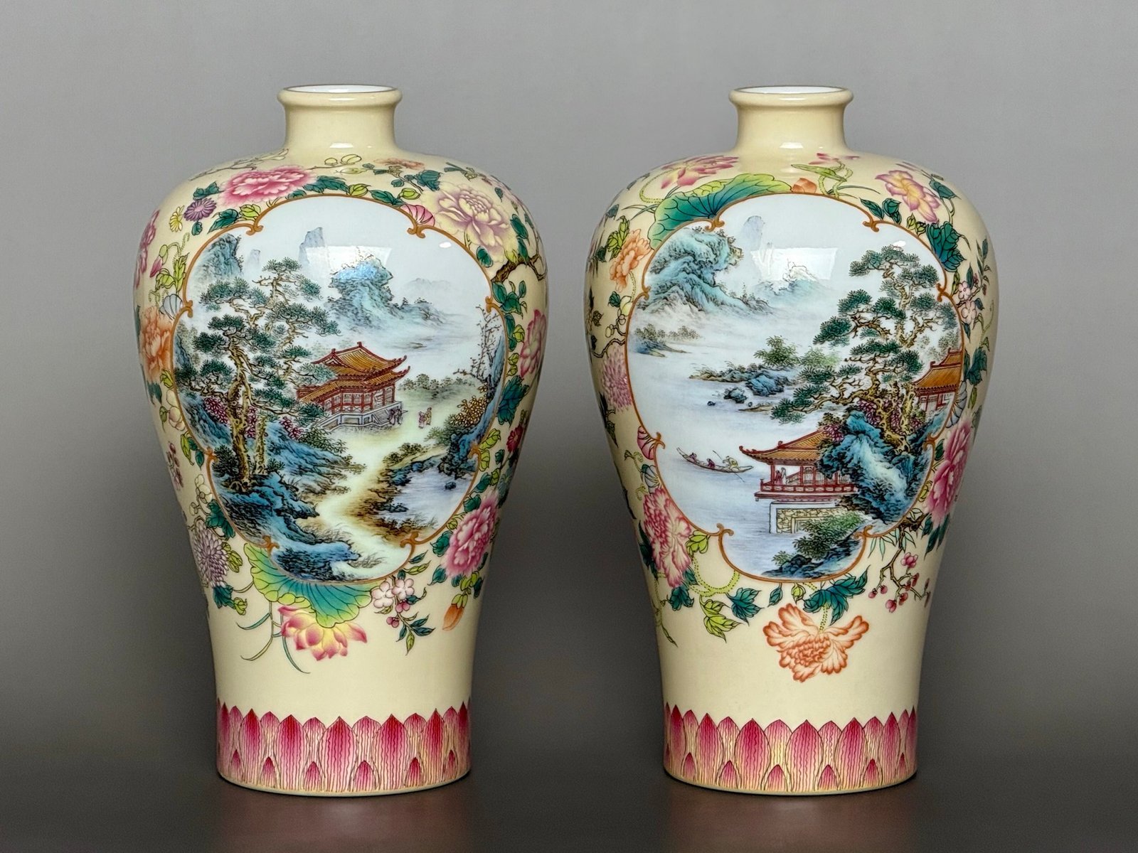 Qing Dynasty Yongzheng ivory yellow ground with hundred landscape window golden plum vase