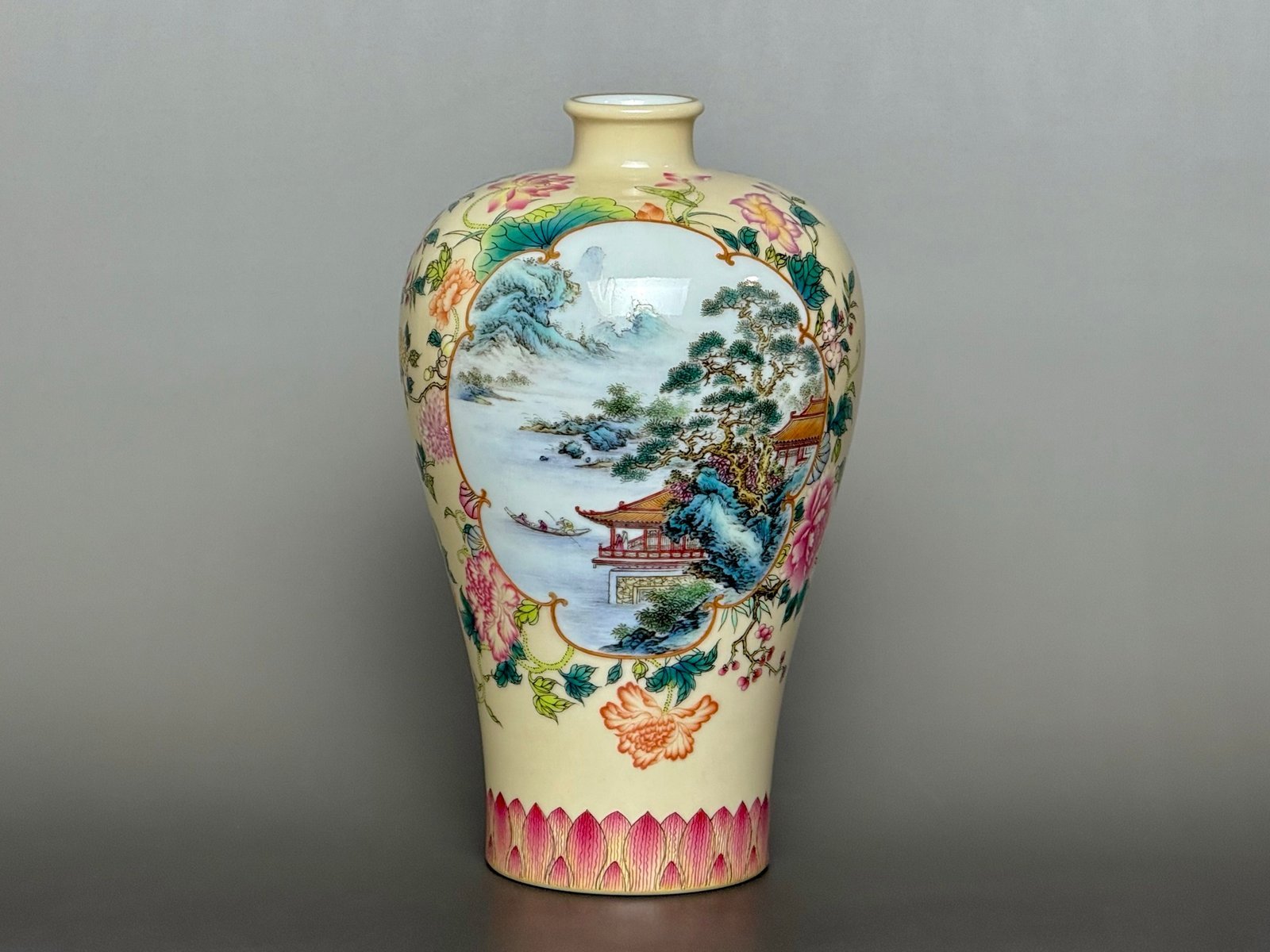 Qing Dynasty Yongzheng ivory yellow ground with hundred landscape window golden plum vase