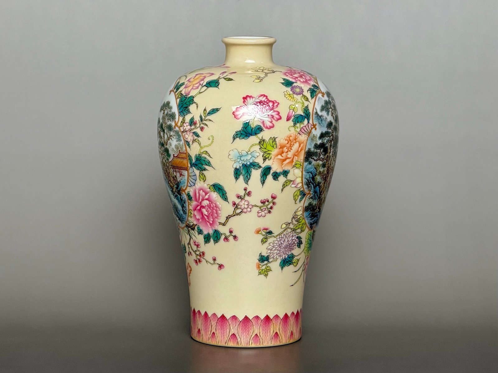 Qing Dynasty Yongzheng ivory yellow ground with hundred landscape window golden plum vase