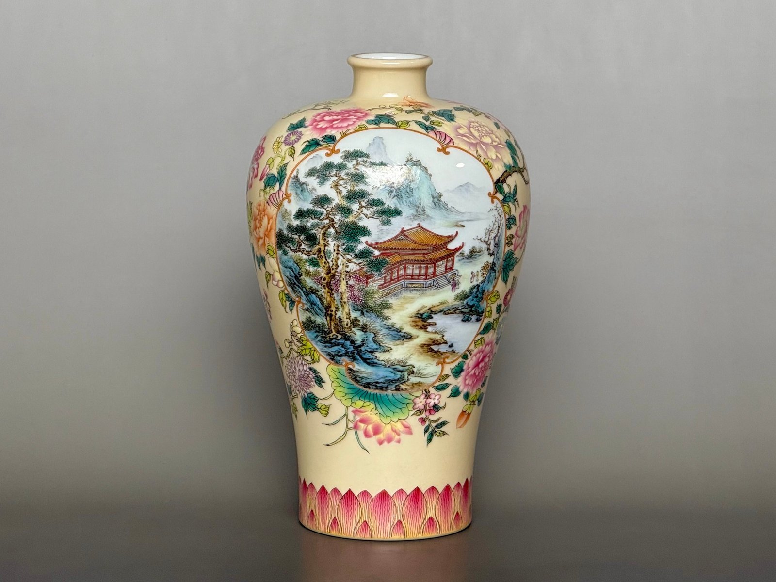 Qing Dynasty Yongzheng ivory yellow ground with hundred landscape window golden plum vase