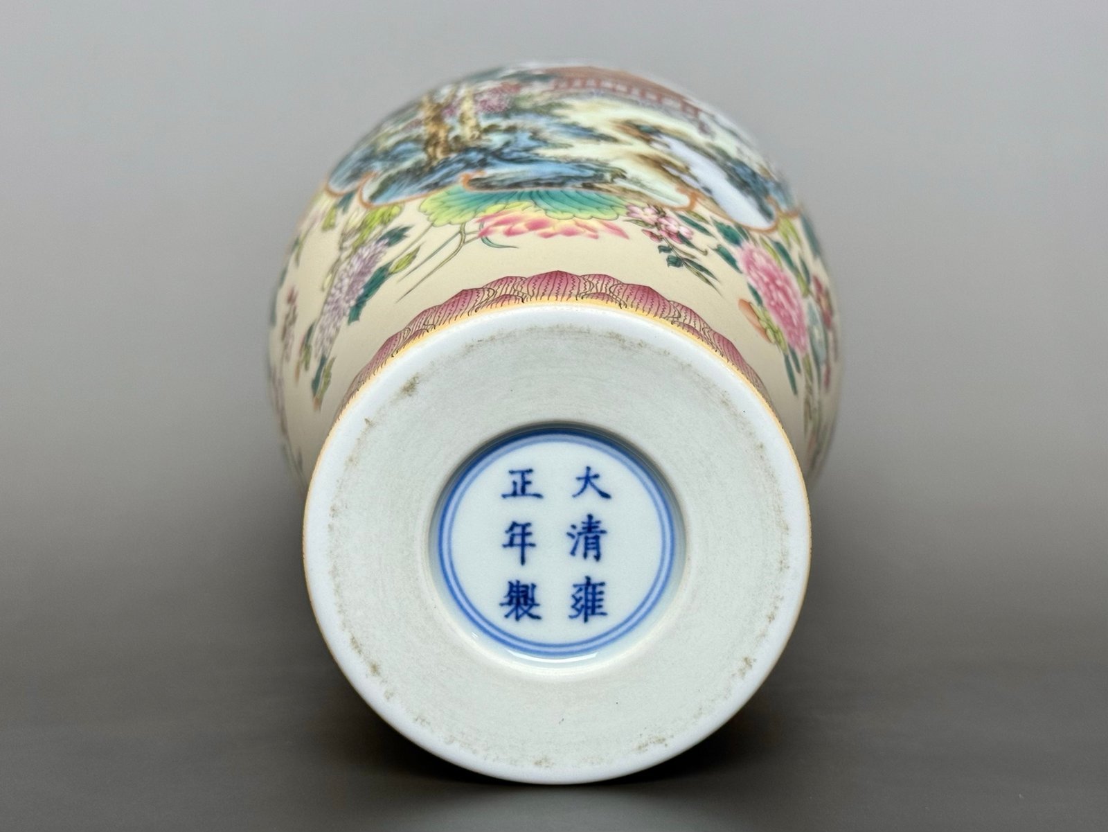 Qing Dynasty Yongzheng ivory yellow ground with hundred landscape window golden plum vase