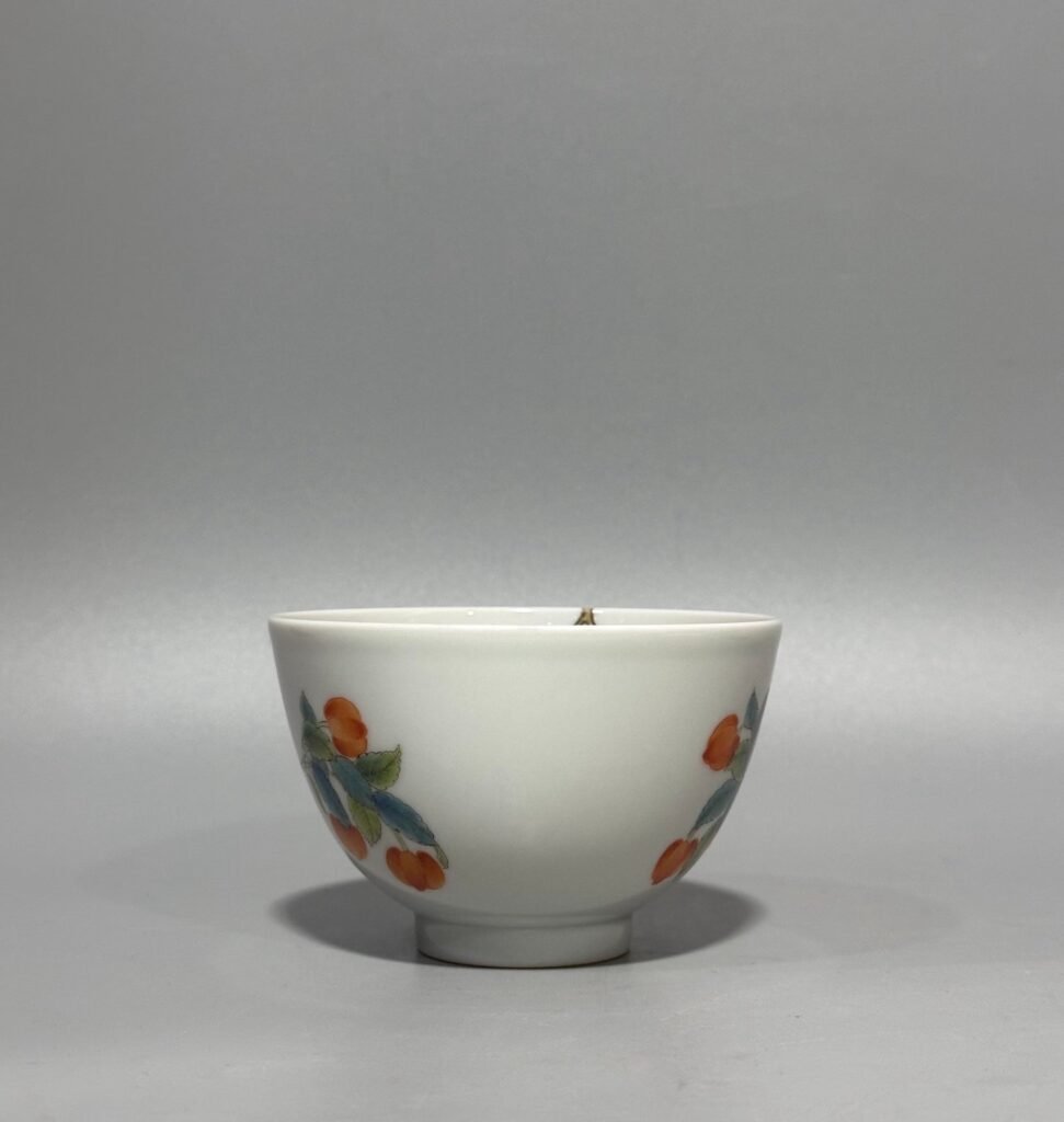 Qing Dynasty Yongzheng this pastel-colored cherry-patterned bowl