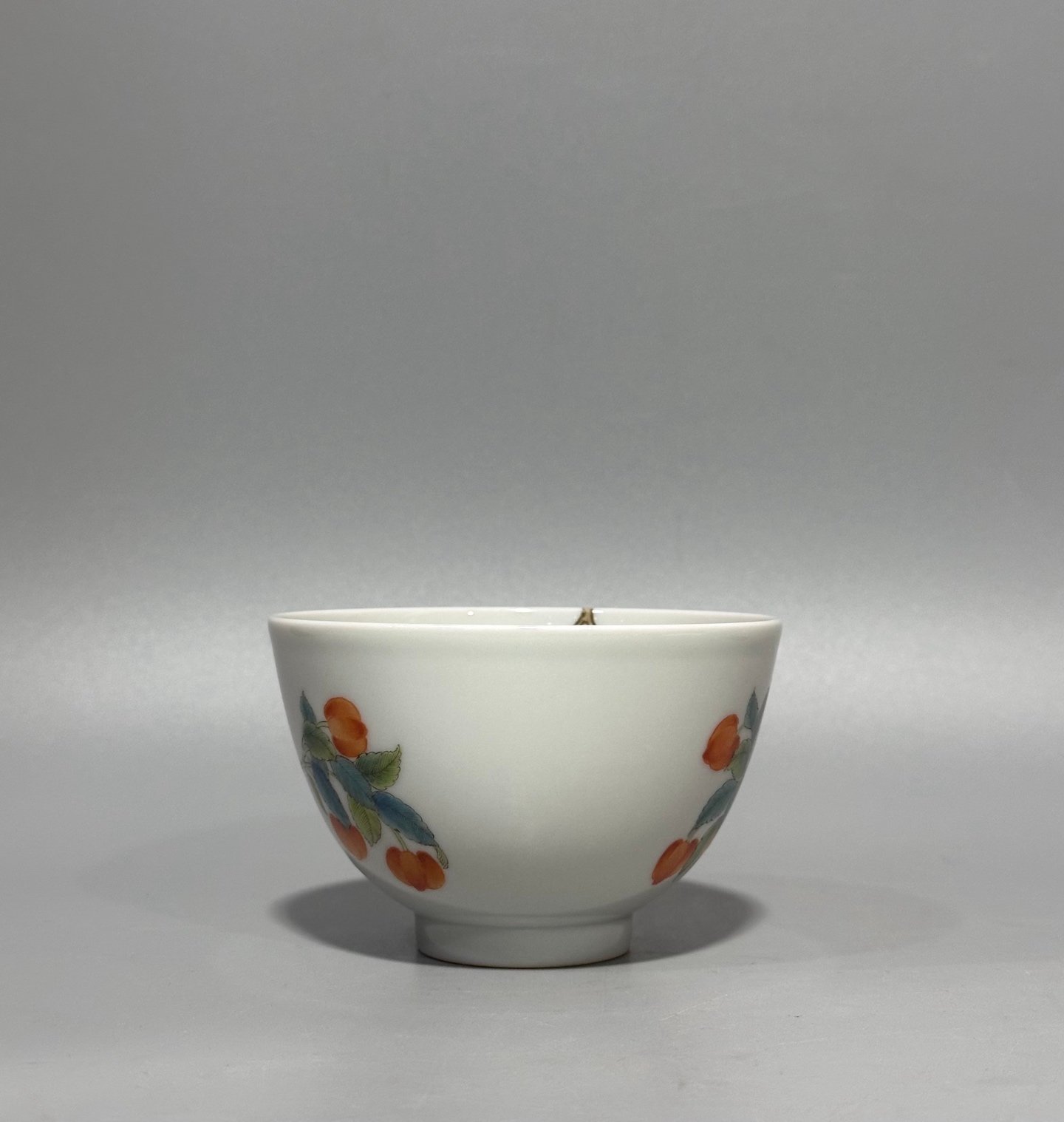 Qing Dynasty Yongzheng this pastel-colored cherry-patterned bowl