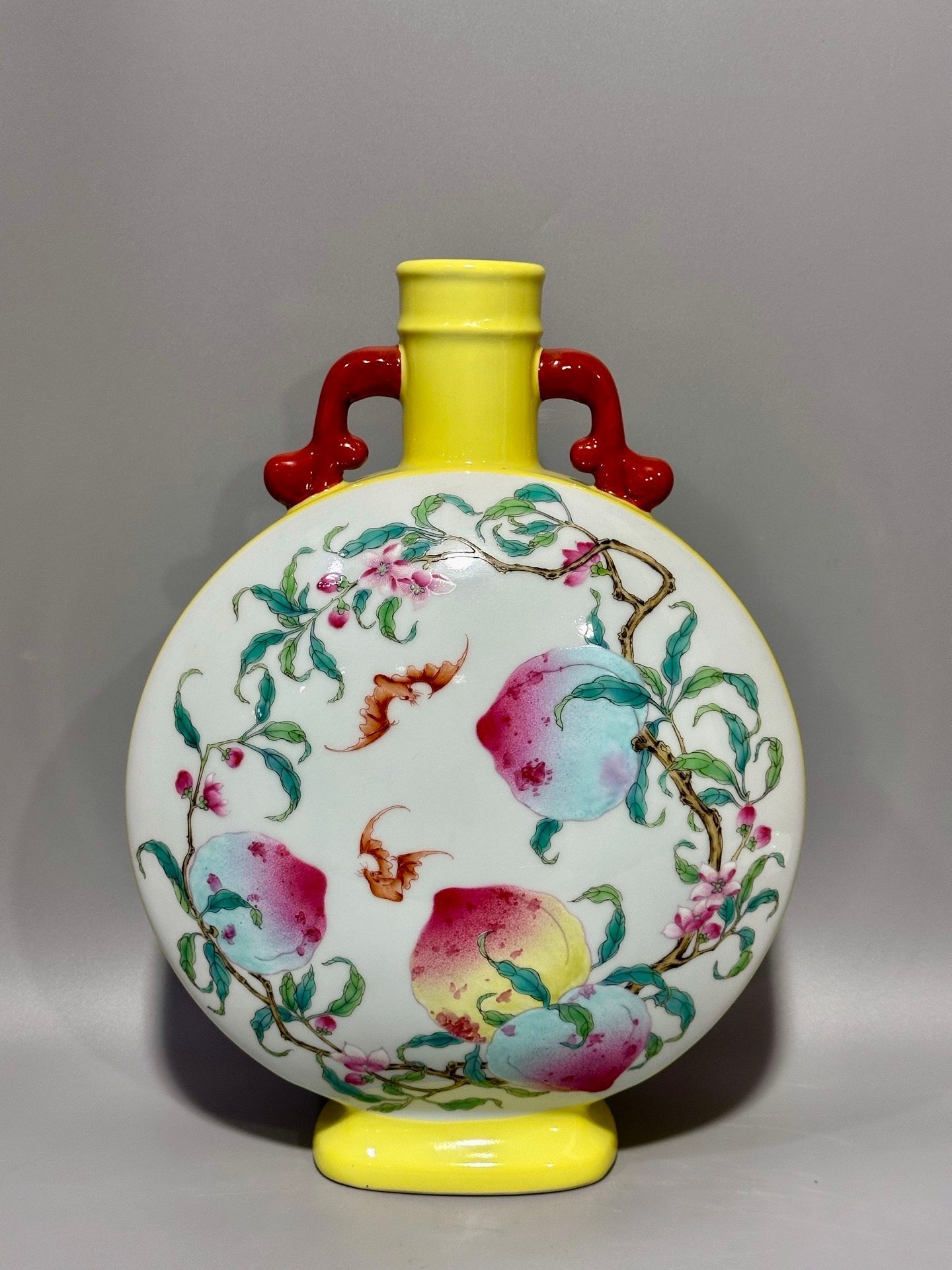Qing Dynasty Yongzheng this is flat vase