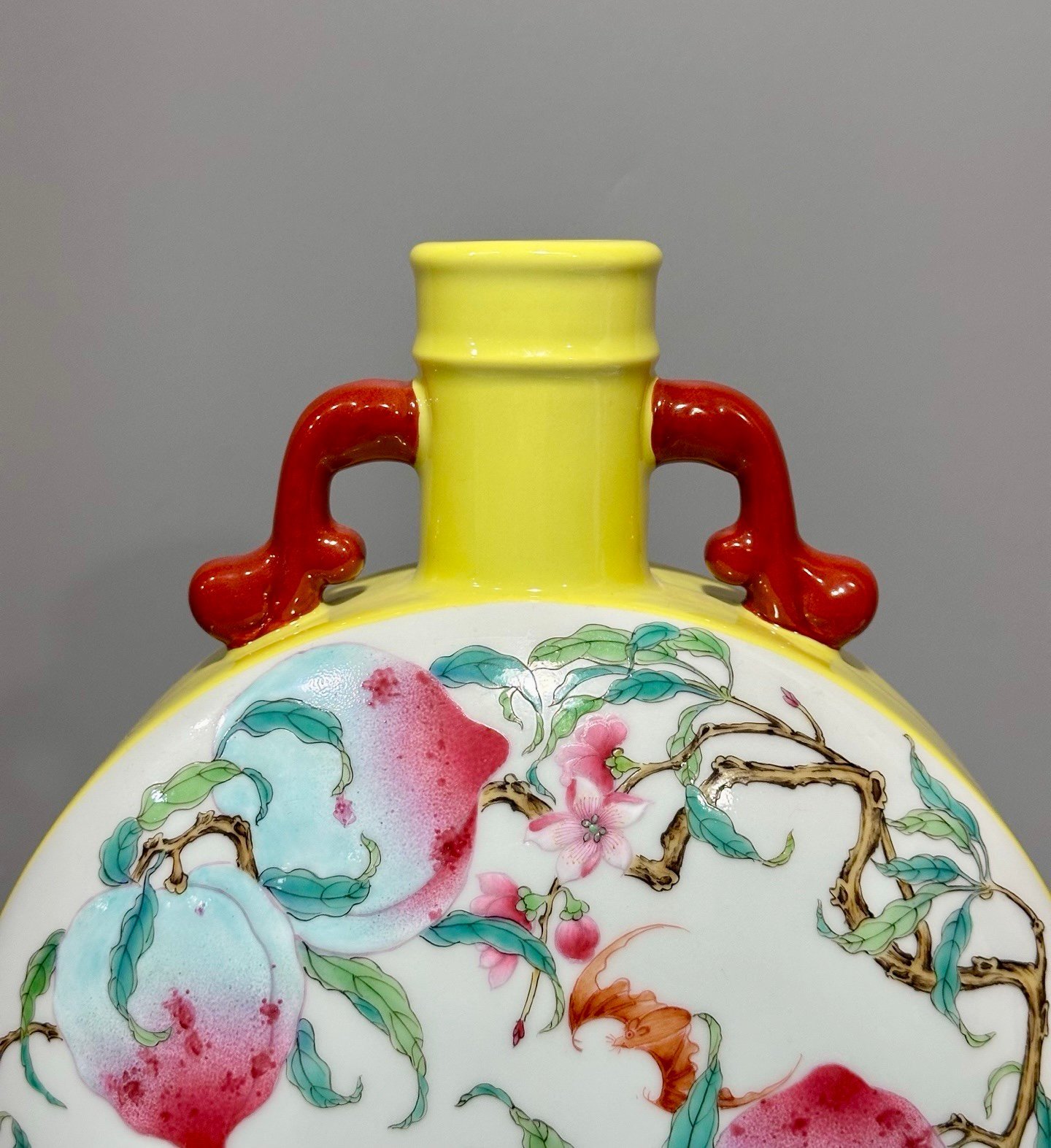 Qing Dynasty Yongzheng this is flat vase
