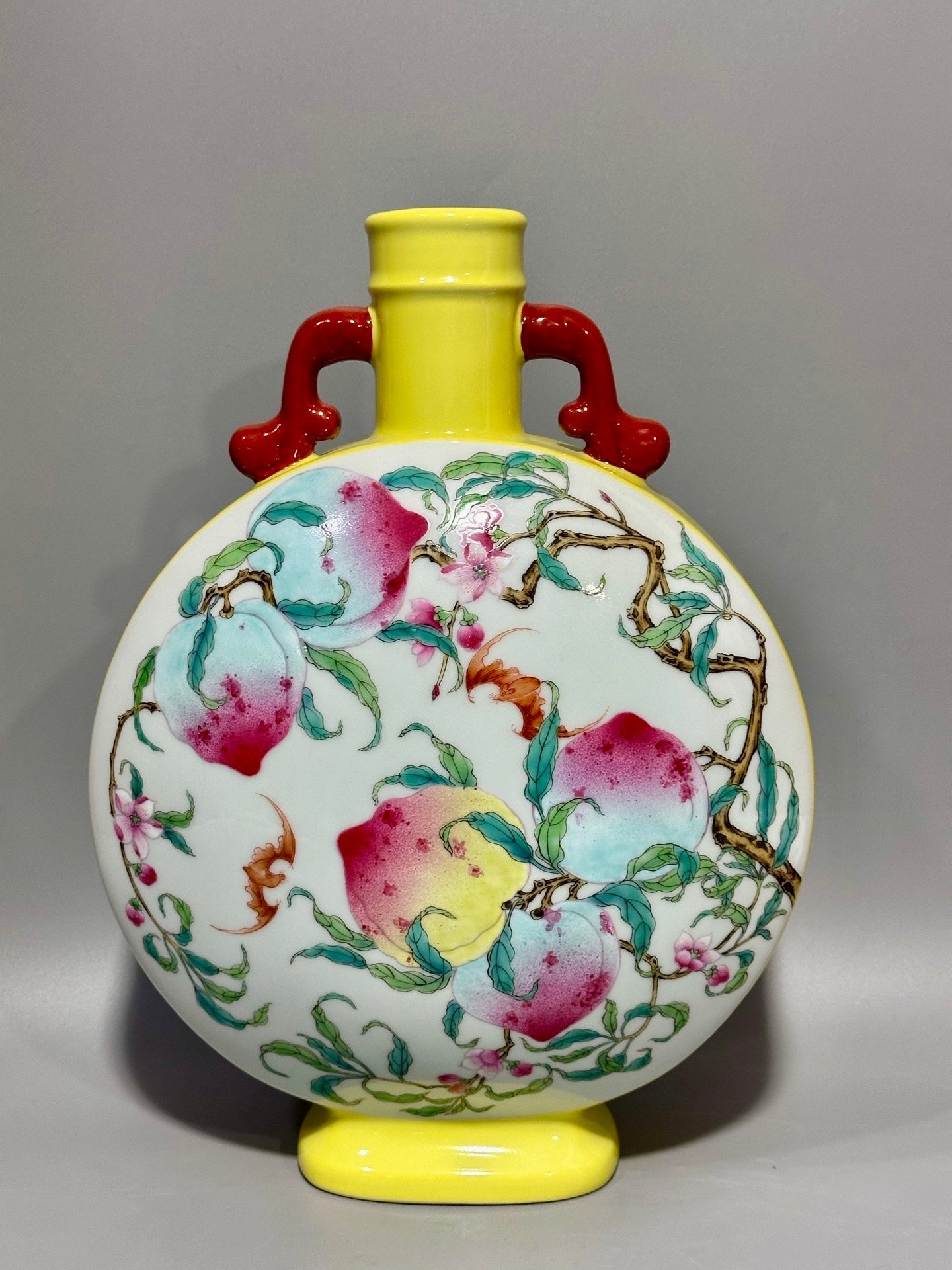 Qing Dynasty Yongzheng this is flat vase