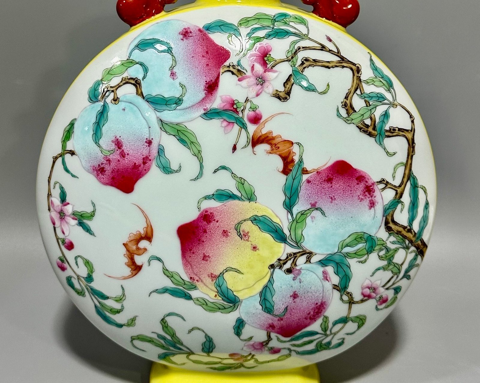 Qing Dynasty Yongzheng this is flat vase