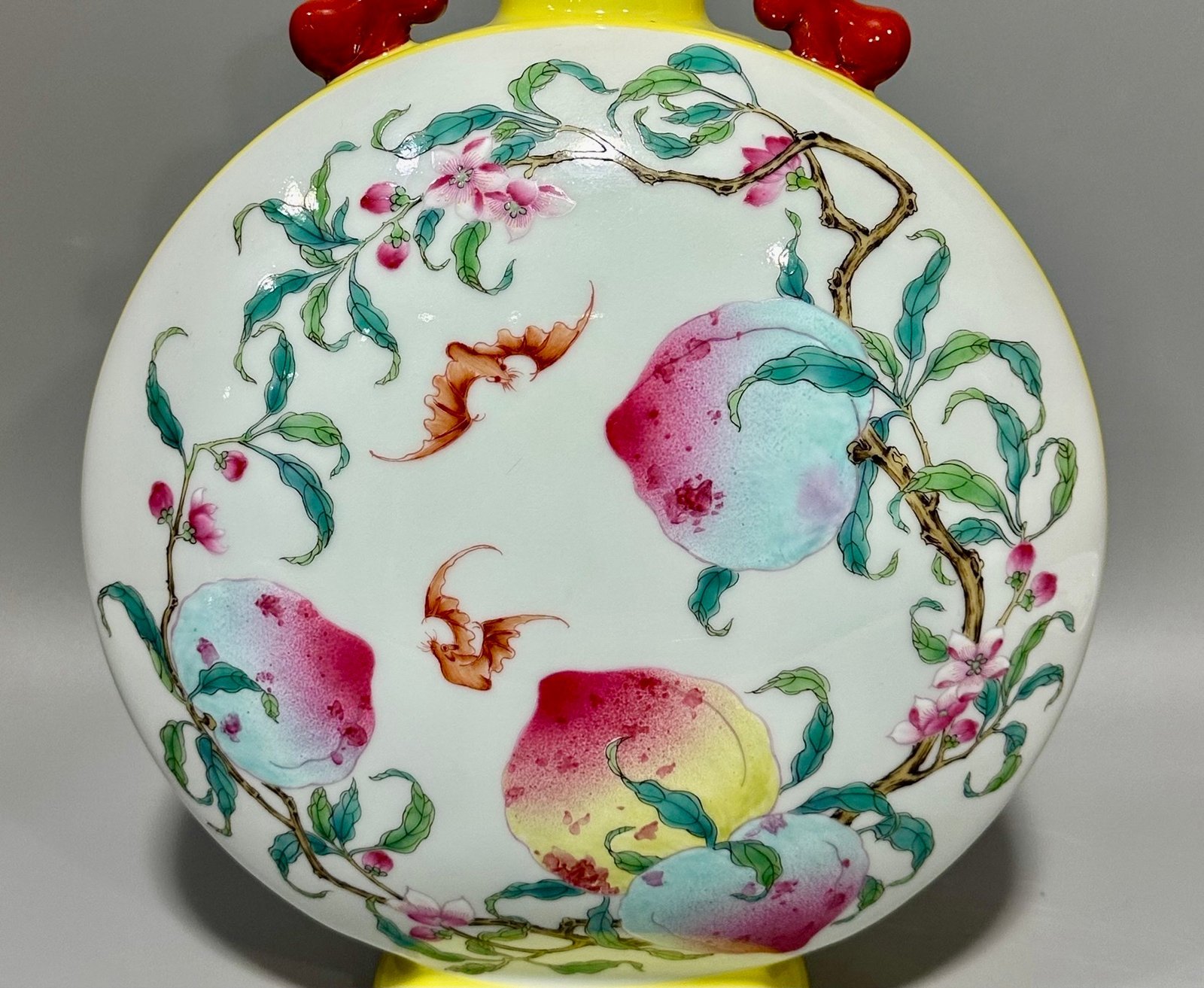 Qing Dynasty Yongzheng this is flat vase