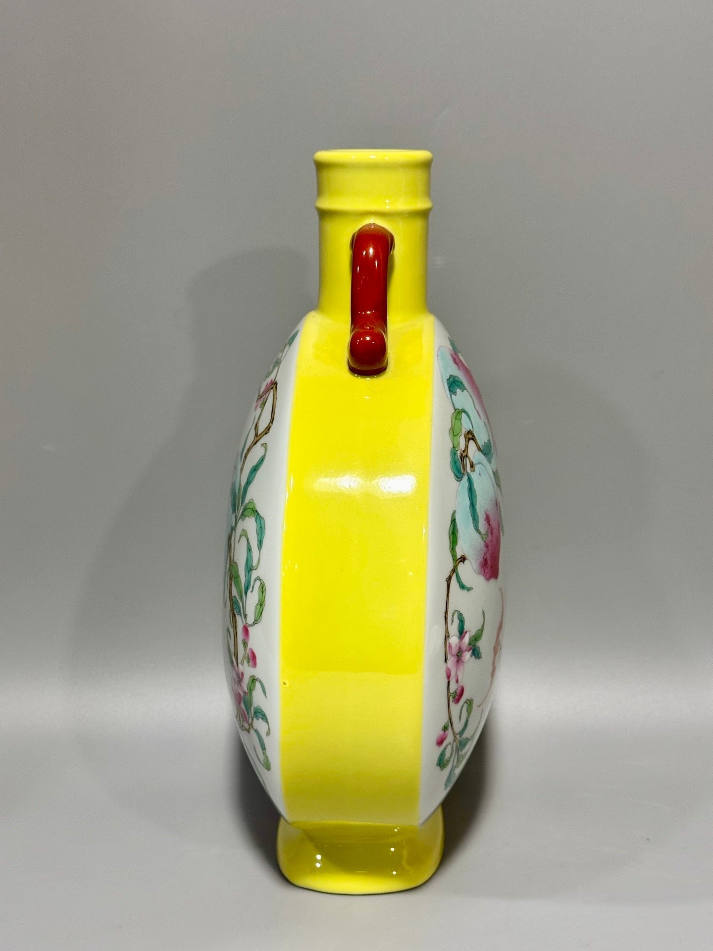 Qing Dynasty Yongzheng this is flat vase