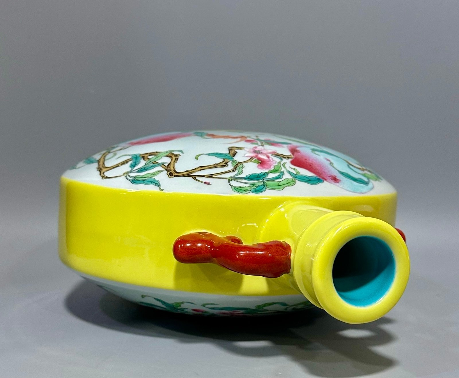 Qing Dynasty Yongzheng this is flat vase