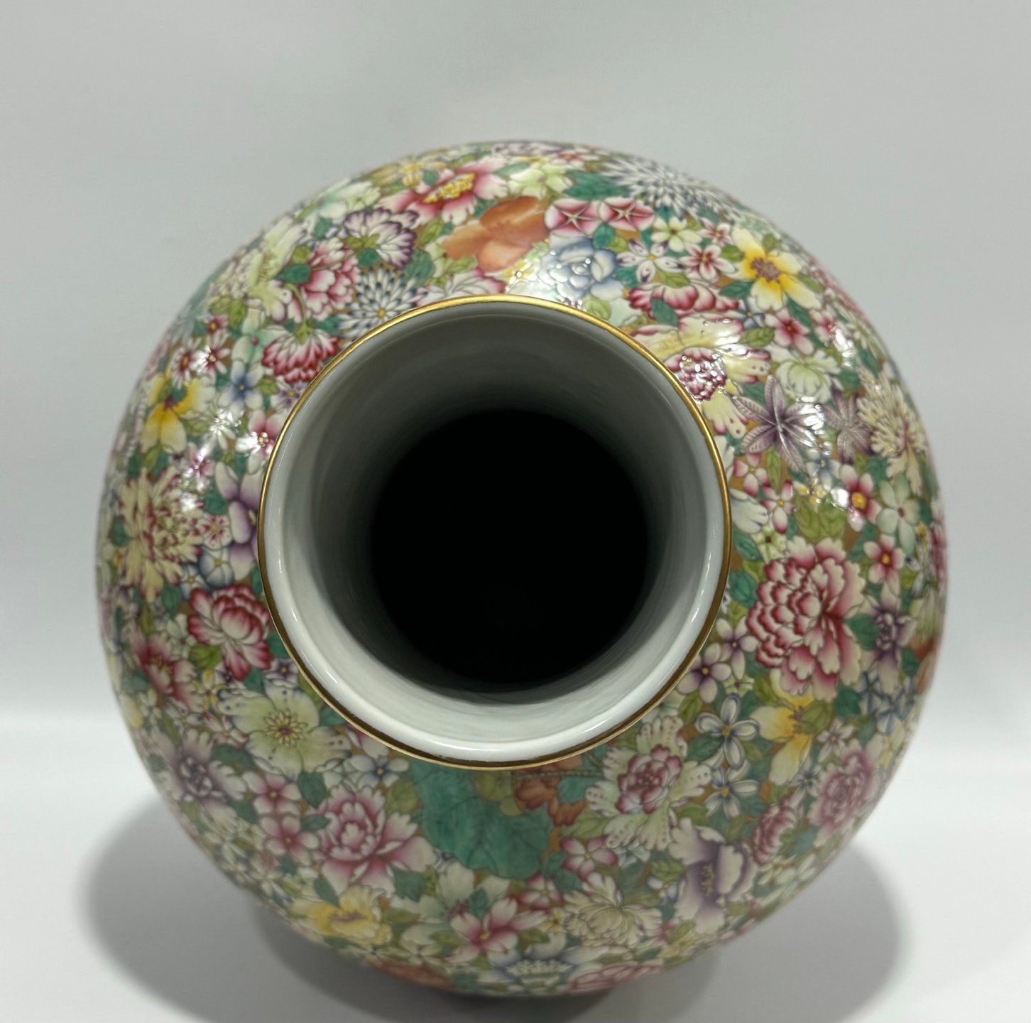 Qing Dynasty Yongzheng an enamel celestial vase