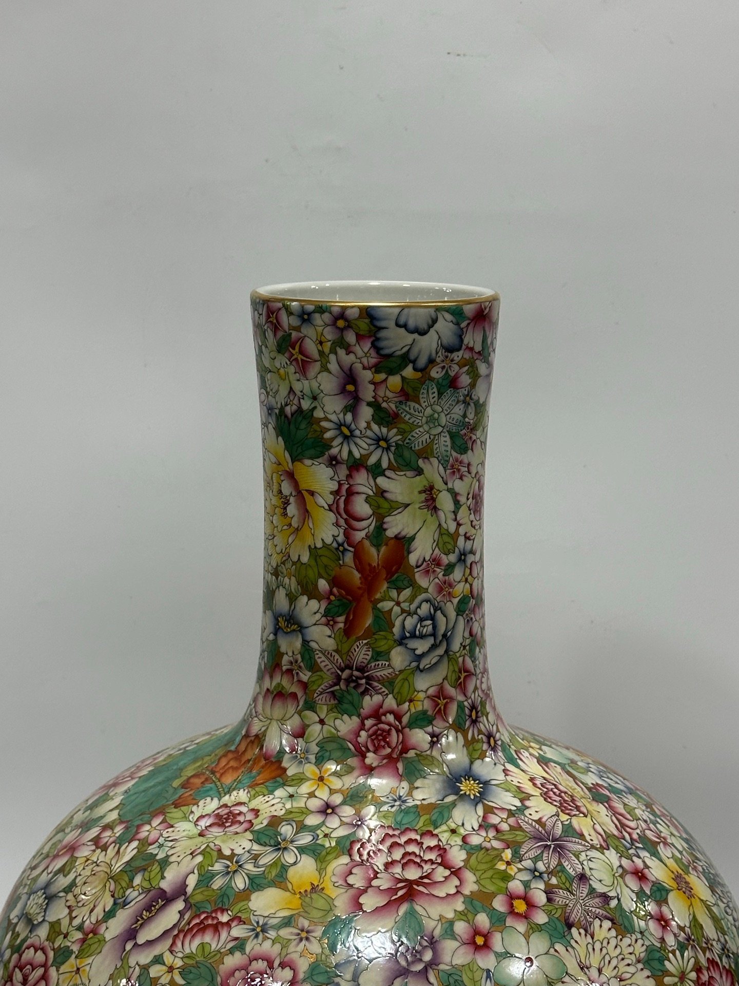 Qing Dynasty Yongzheng an enamel celestial vase