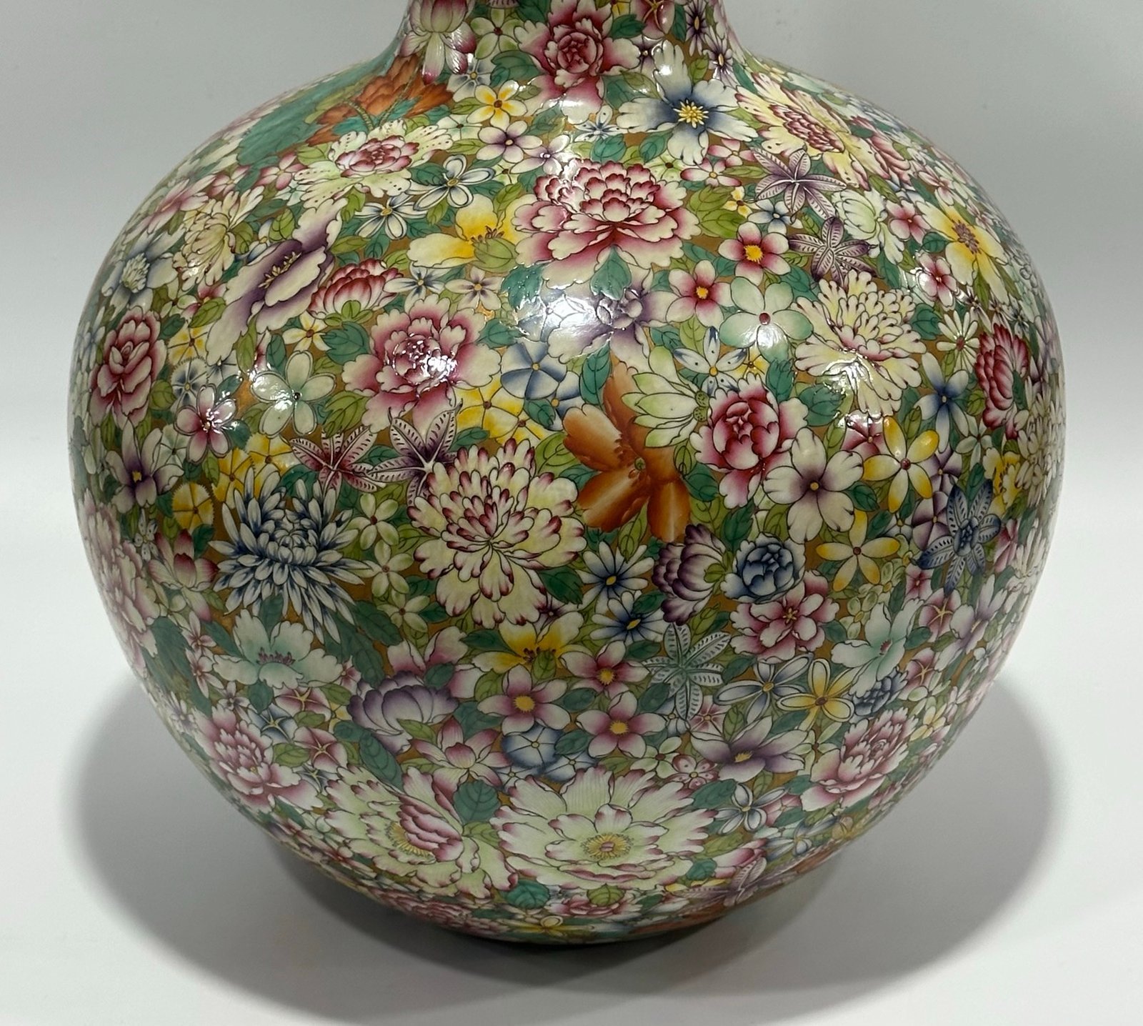 Qing Dynasty Yongzheng an enamel celestial vase