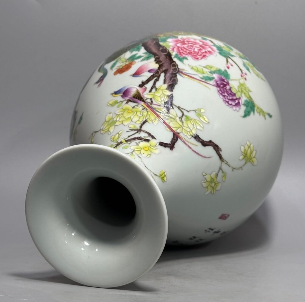 Qing Dynasty Yongzheng enamel flower bird and jade spring vase