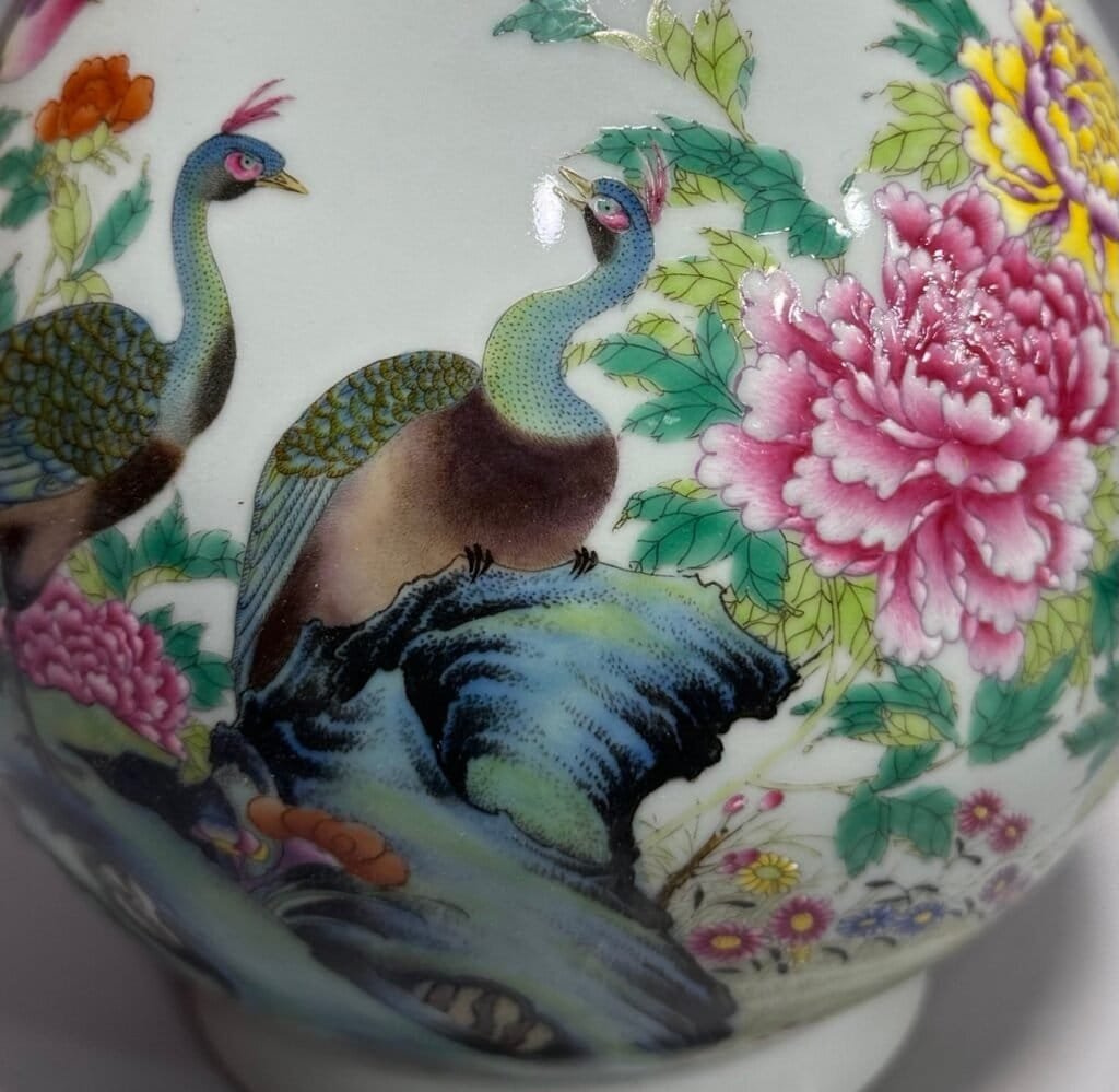 Qing Dynasty Yongzheng enamel flower bird and jade spring vase