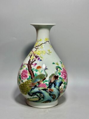 Qing Dynasty Yongzheng this enameled flower-and-bird jade spring vase