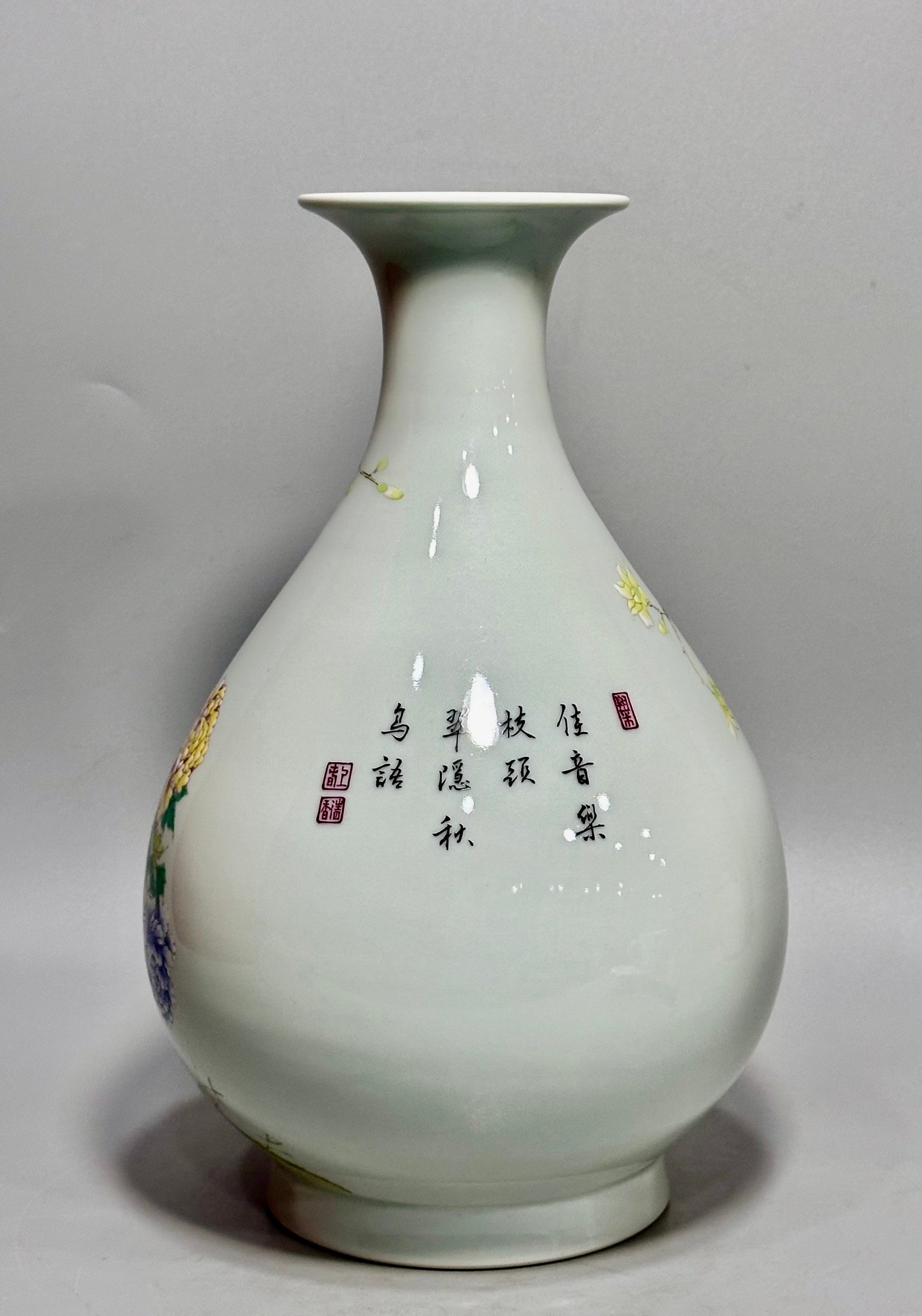Qing Dynasty Yongzheng this enameled flower-and-bird jade spring vase