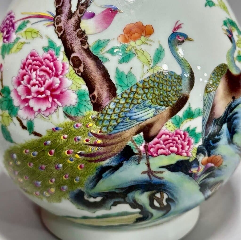 Qing Dynasty Yongzheng this enameled flower-and-bird jade spring vase