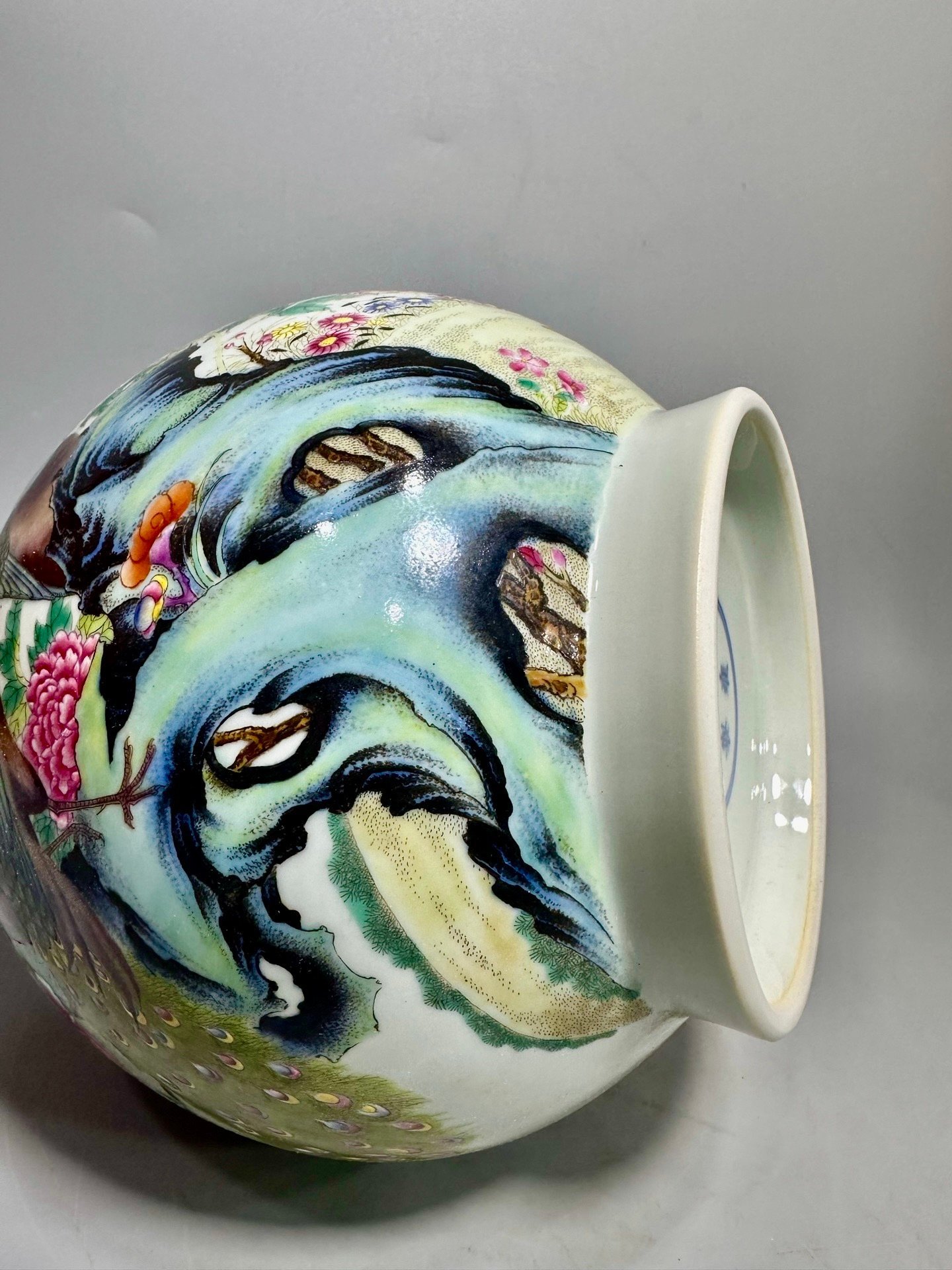 Qing Dynasty Yongzheng this enameled flower-and-bird jade spring vase