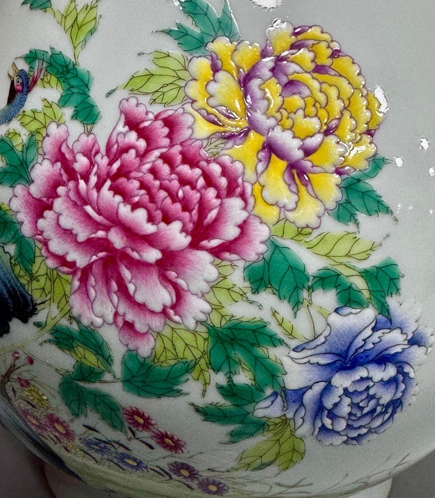 Qing Dynasty Yongzheng this enameled flower-and-bird jade spring vase