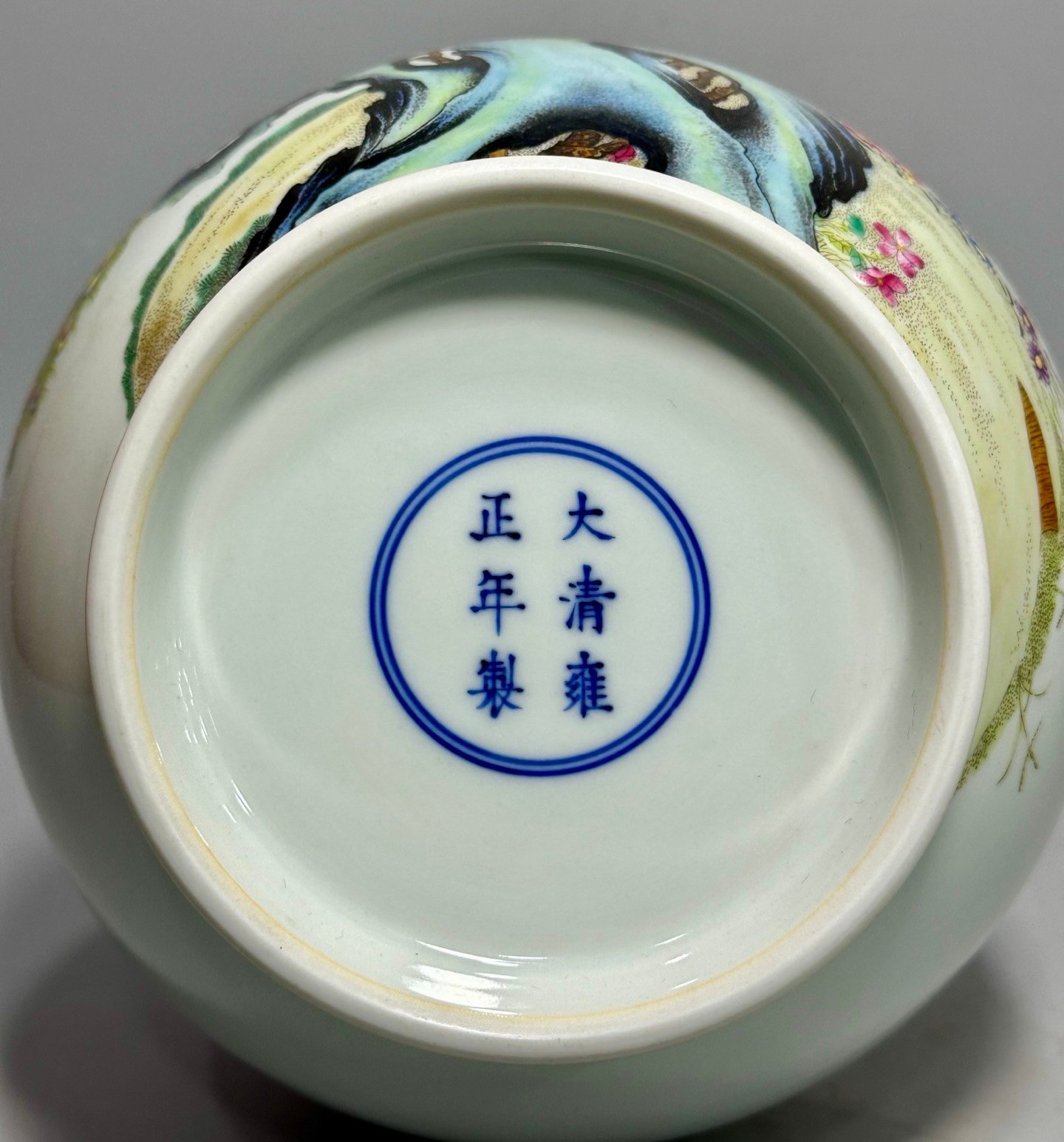 Qing Dynasty Yongzheng this enameled flower-and-bird jade spring vase
